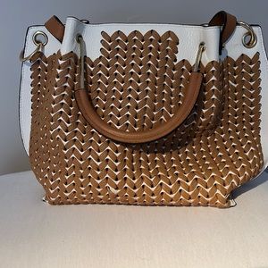 Beautiful summer bag in White and tan.